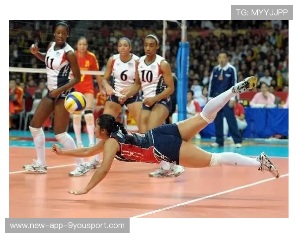 女排自由人飞身救球太拼，尽显巾帼风采